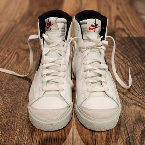 NIKE Blazer Mid 77 Vintage Sneakers Boys size 6.5 Women's size 8